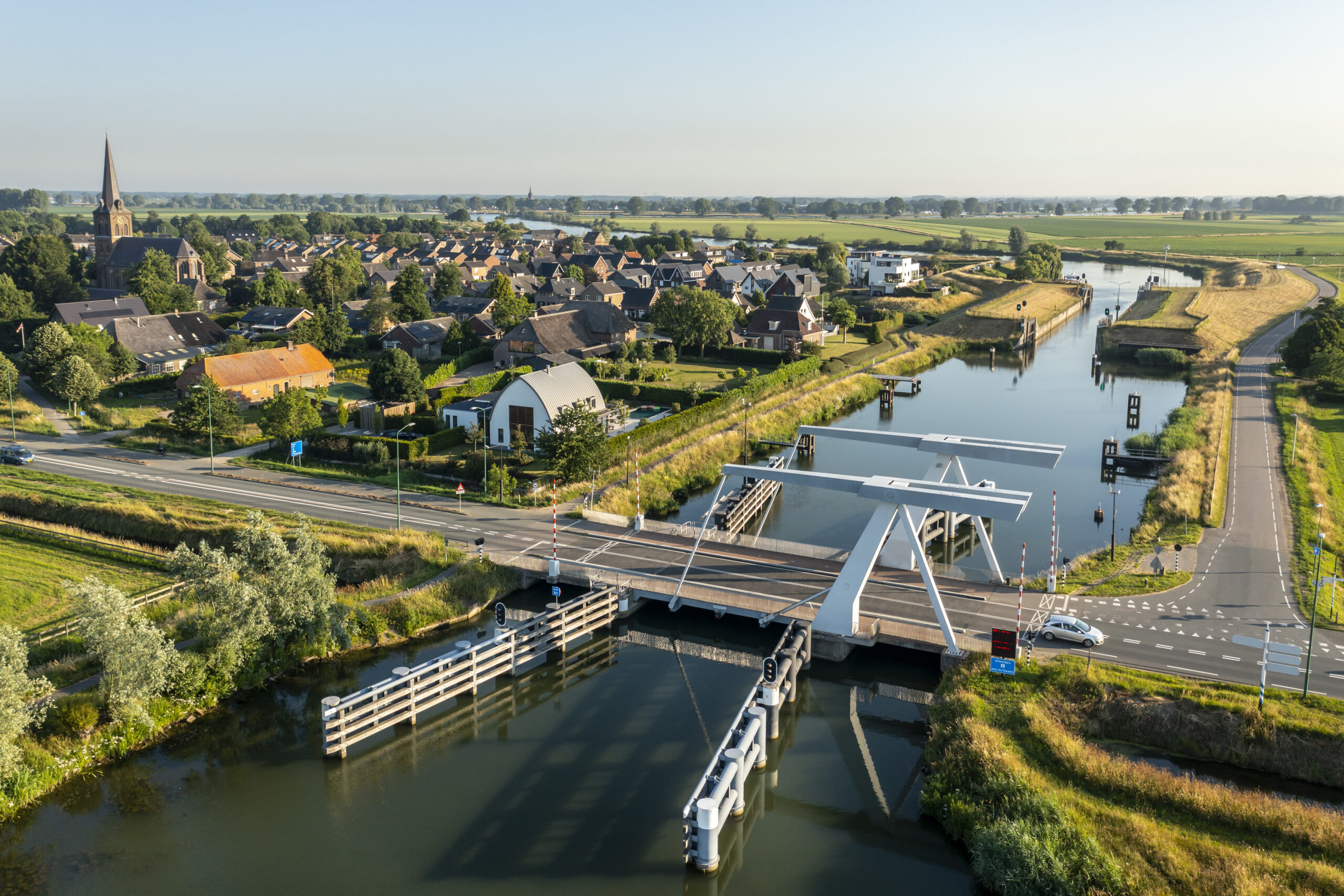 Macharen vanaf de sluis